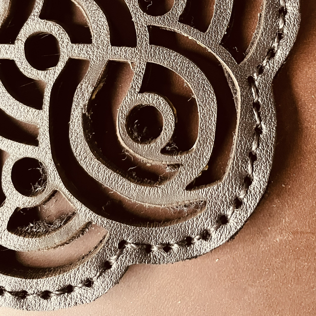 Collier torque noeud dentelle