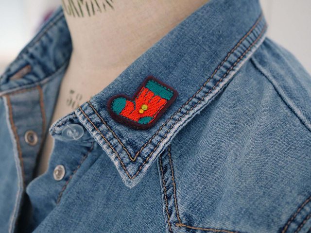 Pins Spécial Noël (Pins brodés main et machine)