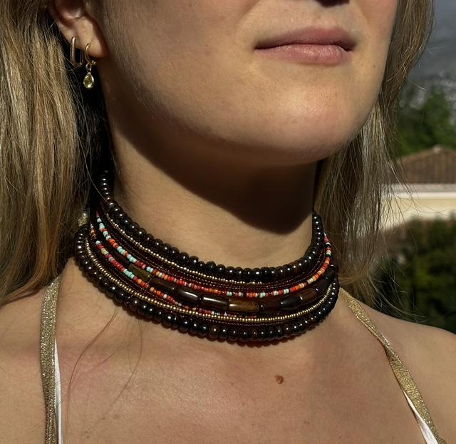 Choker mostacilla múltiple café