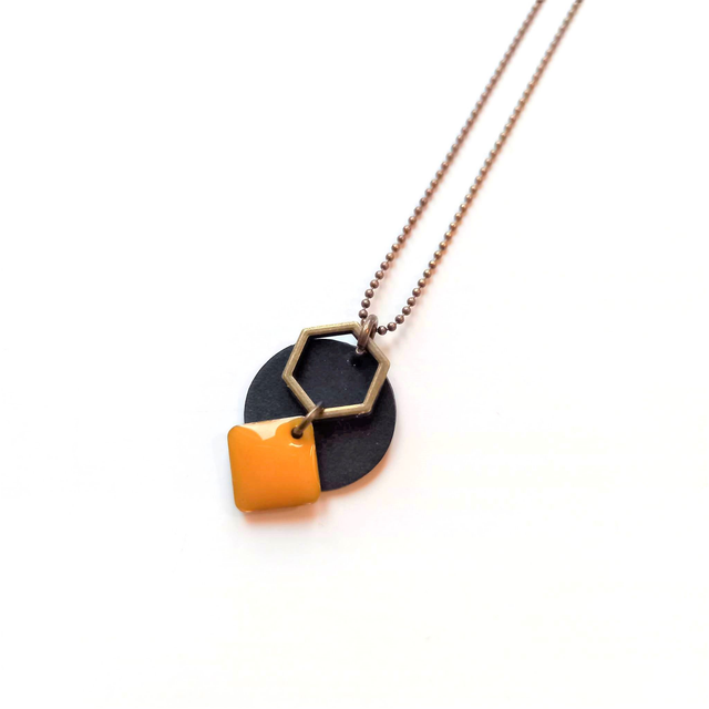 Collier en pendentif en CHAMBRE à AIR RECYCLÉE - Moutarde - Pièce Unique