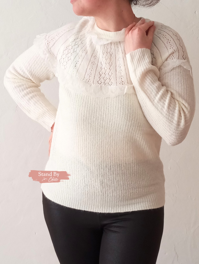 Pull crème à col rond et volants style vintage