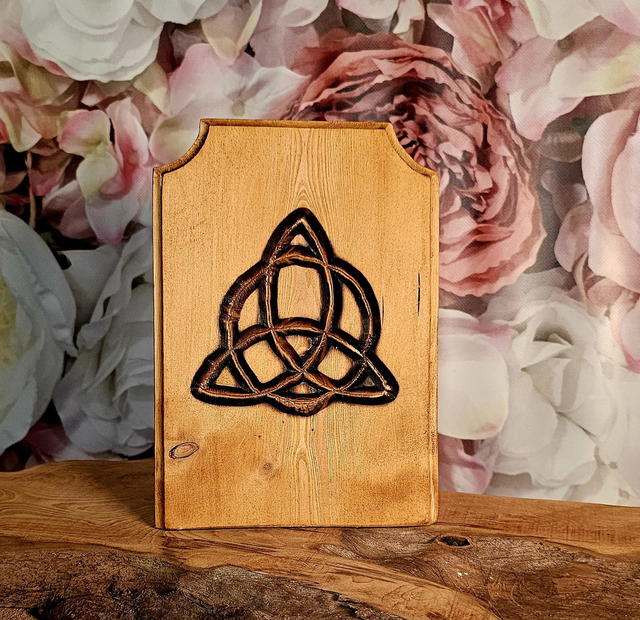 Free standing Trinity Symbol