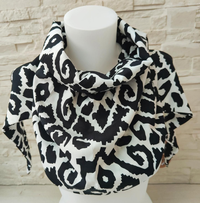 Chèche fluide et légère arabesque noir