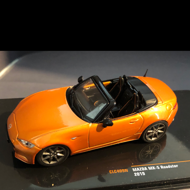 Mazda MX-5 Roadster 2018 orange IXO 1:43