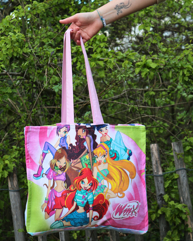 ✨ Sac Cabas Upcyclé – Modèle Unique « Winx Club »