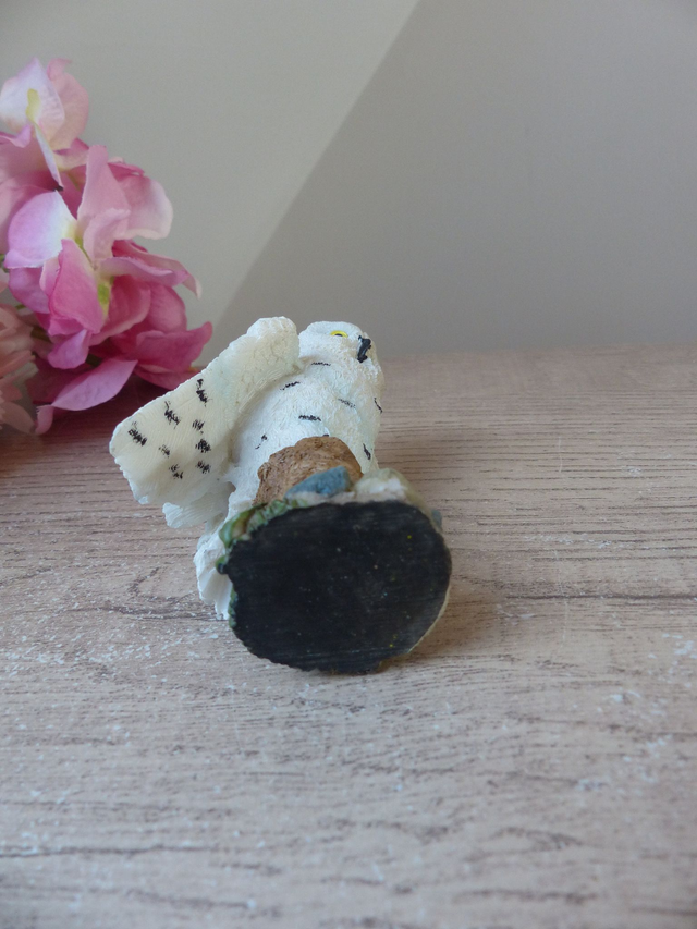 Sculpture Miniature Chouette des Neiges en Résine – Figurine Décorative Blanche Harfang - Statuette Chouette Blanche de Collection en Résine