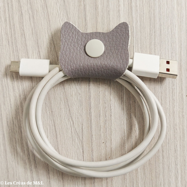 Attache câble CHAT Gris