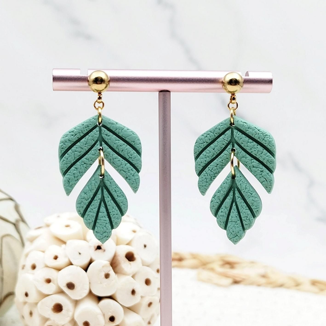 Boucles d'oreilles Feuille "Aria" Clous Vert Absinthe Doré