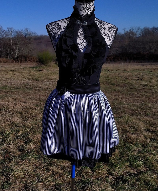 Jupe gothique noire et blanche