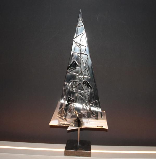 o8 Tanne versilbert mit Dreieck-Dessin , dw3 05202005A . 8,5 x 26 cm