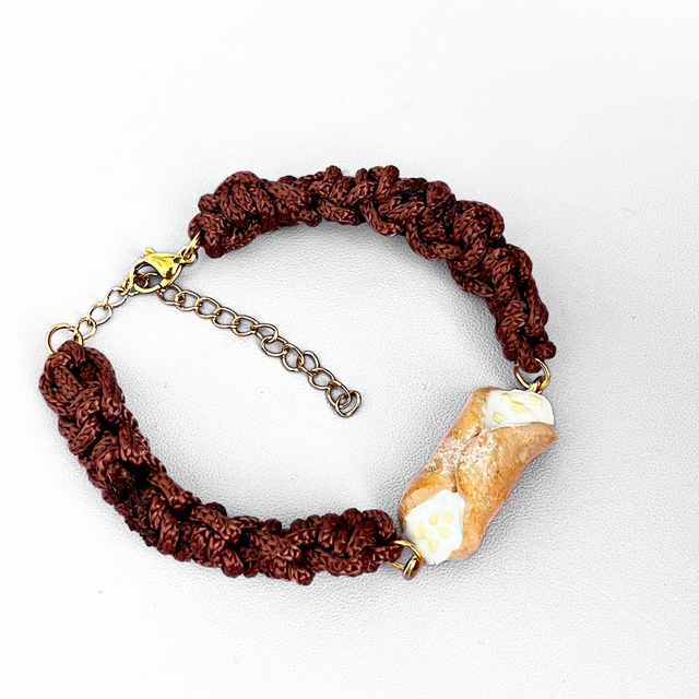 Bracciale Siciliano Cannolo Gusto Ricotta e Granella di Nocciole – Artigianale in Argilla Polimerica, Regolabile