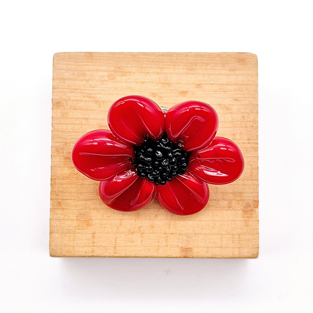 Pin's Marguerite rouge