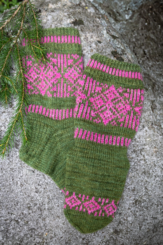 Tuulensuoja-sukat PDF