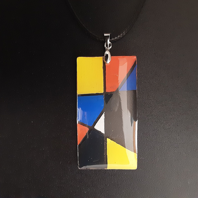 Pendentif rectangle collection Vitrail-fond translucide et décor rouge jaune noir et rouge