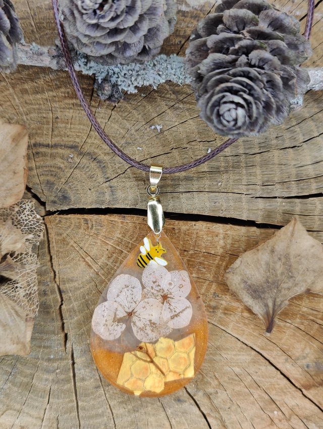 Pendentif goutte Histoire D'abeille en fleurs sauvages