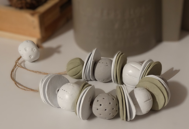 GUIRLANDE décorative en argile