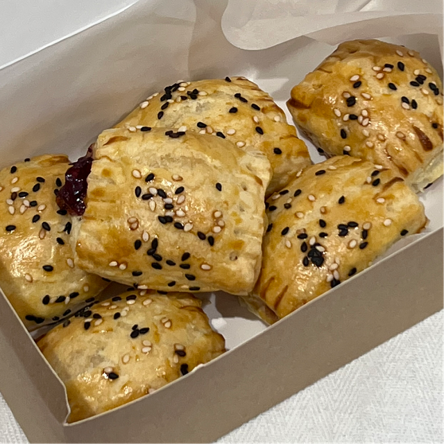 Side - 6 x Brie &amp; Fig Chutney Rolls