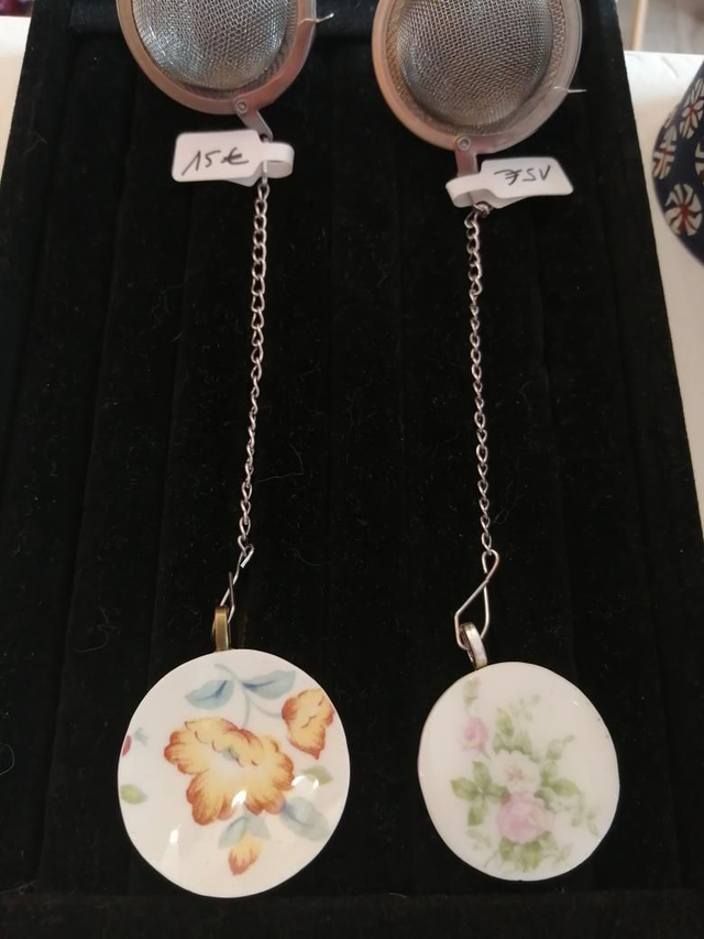 Boule à thé avec faïence