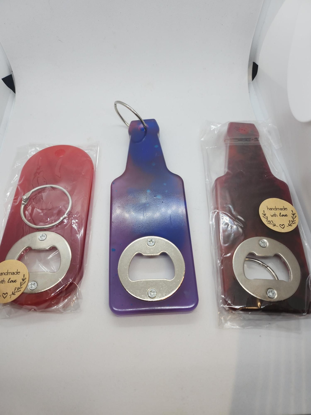 Resin bottle opner 
