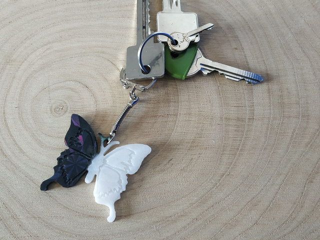 Porte-clés papillon noir et blanc