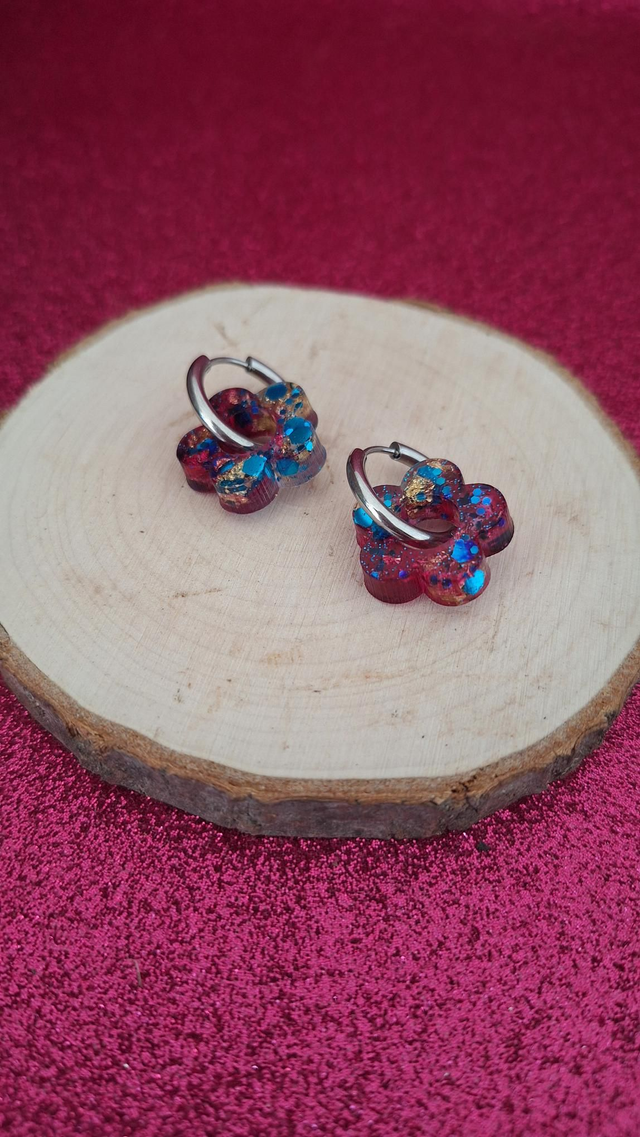 Créoles argentées fleurs rose/paillettes bleues/feuilles d&#039;or 