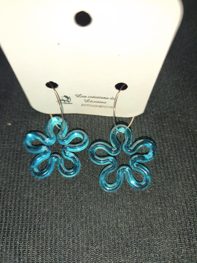 Créoles petites fleurs turquoise 