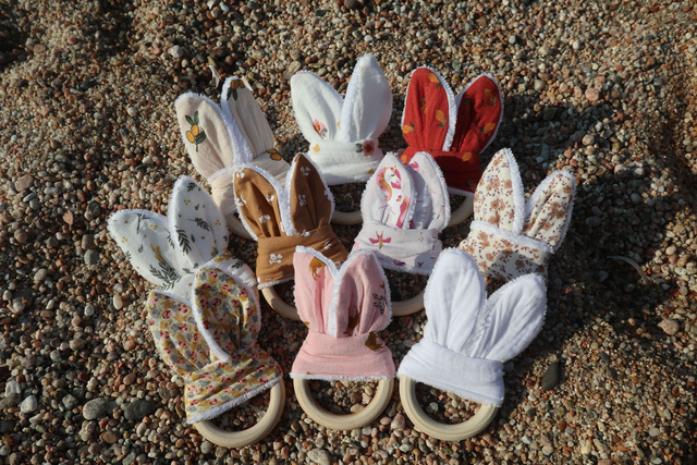 Hochet de dentition en bois et tissu