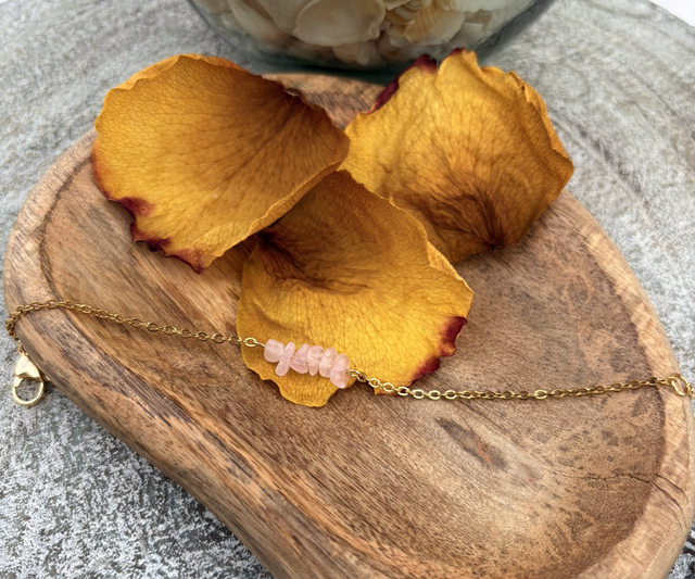 Bracelet quartz rose et acier inoxydable doré « Jen » (Collection Octobre rose)