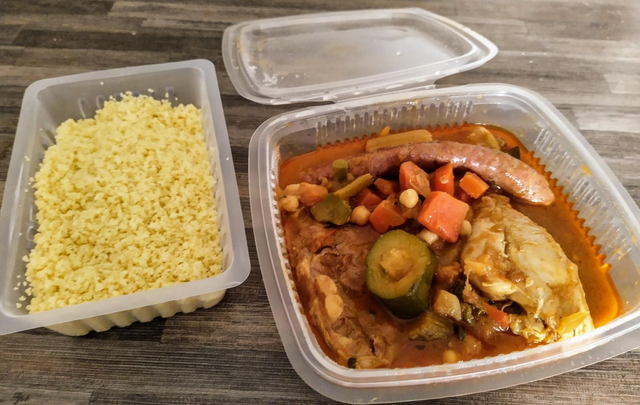 COUSCOUS ROYAL livraison( 30 Parts mini ) avec matériel réchaud et maintien chaud 