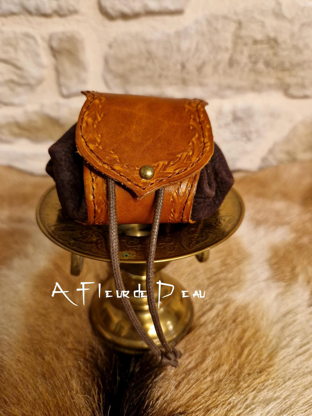 Bourse en cuir médiévale