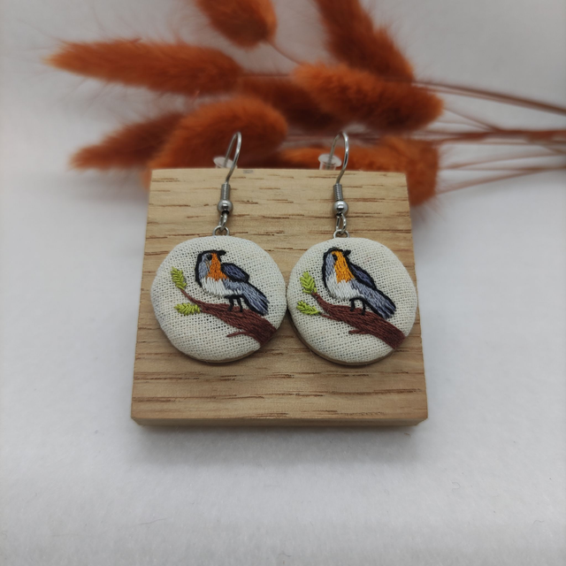 EB Bijoux brodé à motif "Rouge-gorge" par Petit Printemps