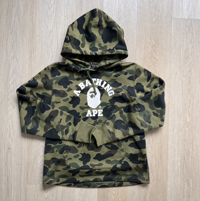 Bape bathing ape hoodie size M preowned 