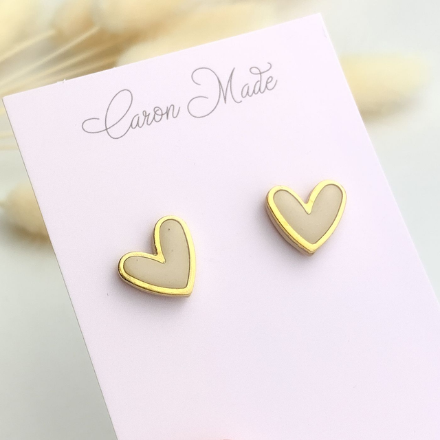 Beige and brass heart stud earrings