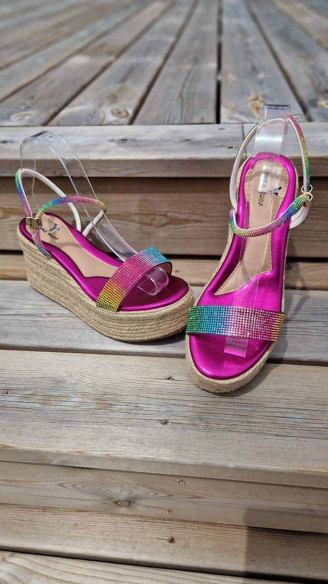 ✨ Rainbow Chic - La sandale qui met du peps à tes pas ! ✨