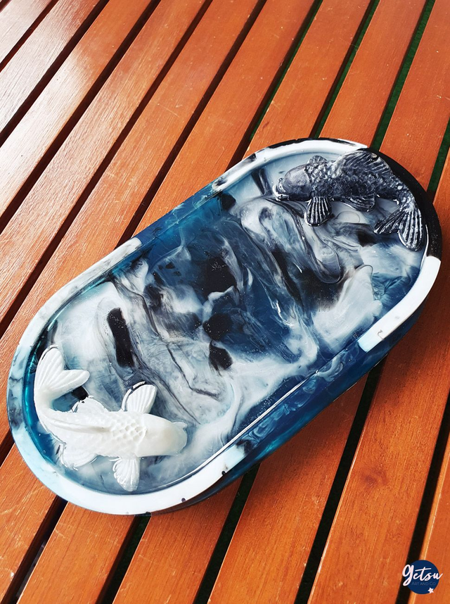 Grand vide-poche/porte-savon carpes koi noir et blanc