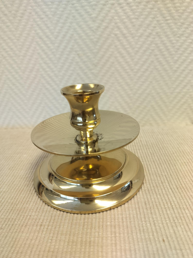 Messinkinen kynttilänjalka #244