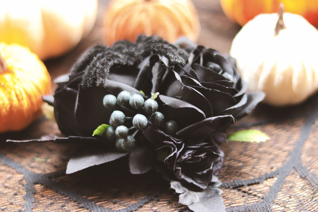 Hairflowers • L • Black spider