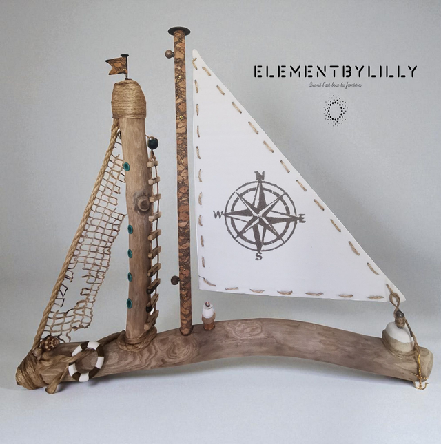 Navire en bois flotté 