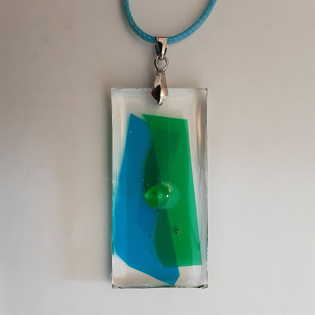 Pendentif grand rectangle collection vitrail-harmonie de bleu et vert et cabochon vert