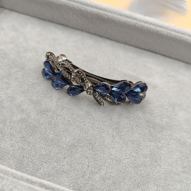 Barrette noire en forme de nœud avec strass bleus - Accessoire élégant et raffiné pour cheveux