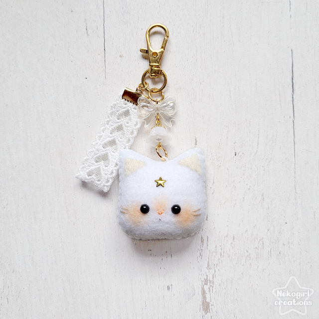 Porte-clé en feutrine fait-main - Chat blanc