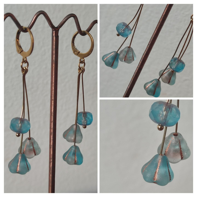 Z-Dormeuses jolies fleurs bleues en verre dégradé de bleu , acier inoxydable doré, pièce unique -sans nickel 