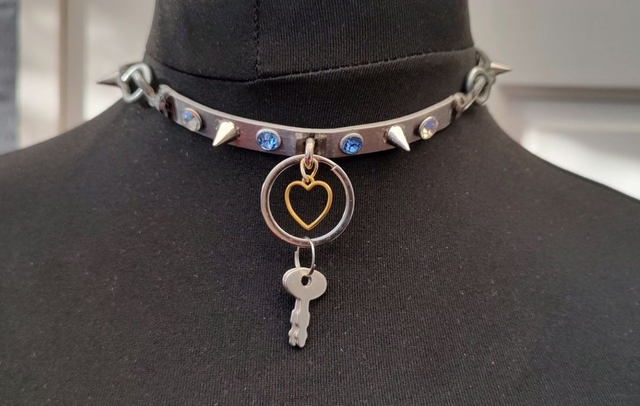 Spike and gem collar