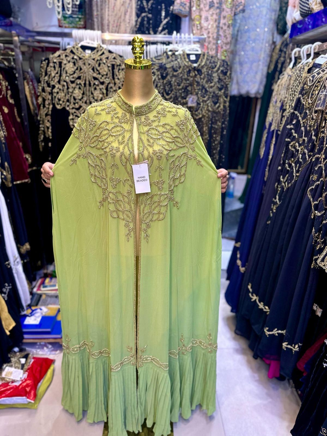 Cape de couleur chiffon perlé a frange 