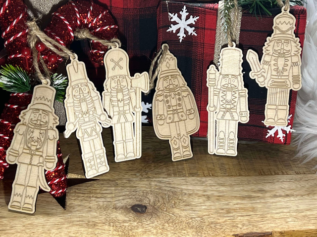 Lot de 6 suspensions en bois casse noisette