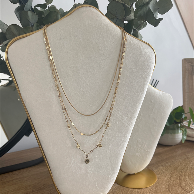 Collier triple rangs