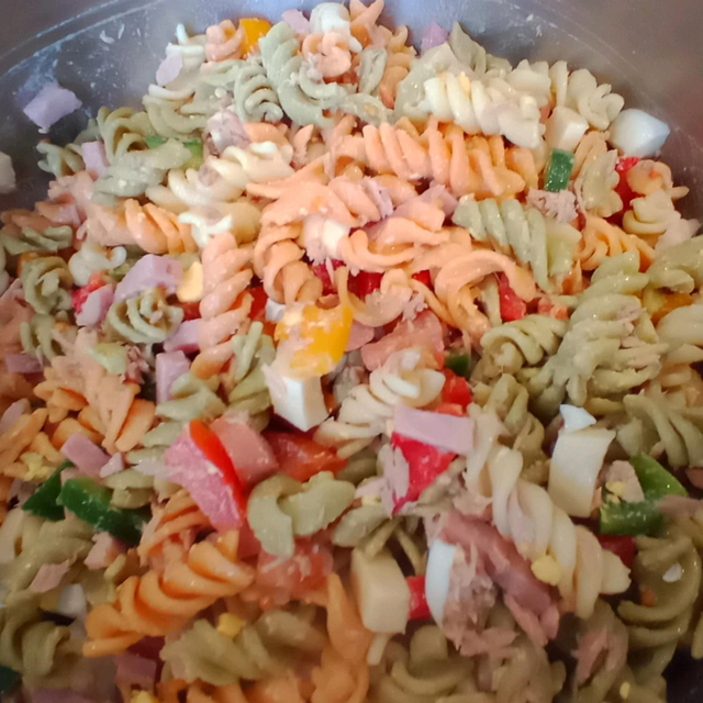 pâte multicolores en salade