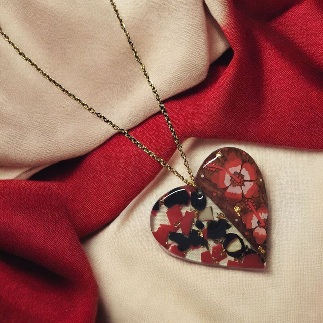 Collier dessiné Flora acier inoxydable rouge noir bi matière