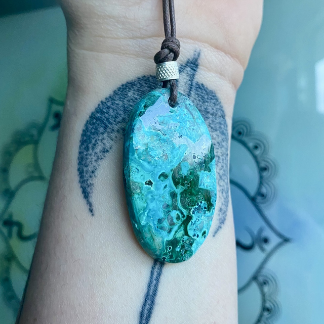 Pendentif en Chrysocolle à Malachite et apprêt argent