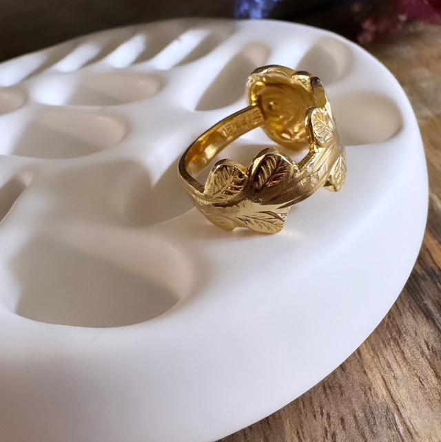 Bague dorée fleurie